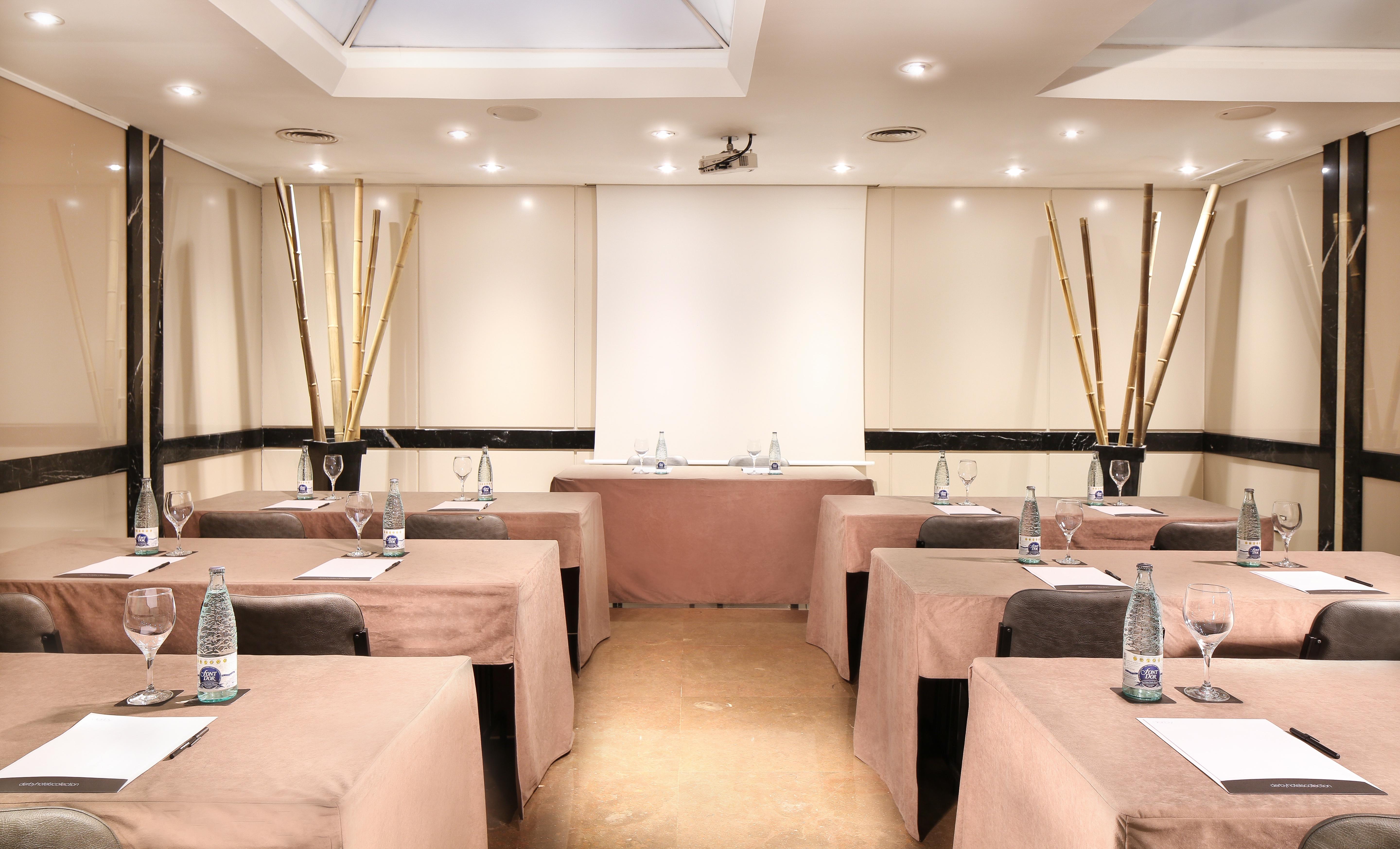 เดอร์บี Hotel บาร์เซโลนา ภายนอก รูปภาพ