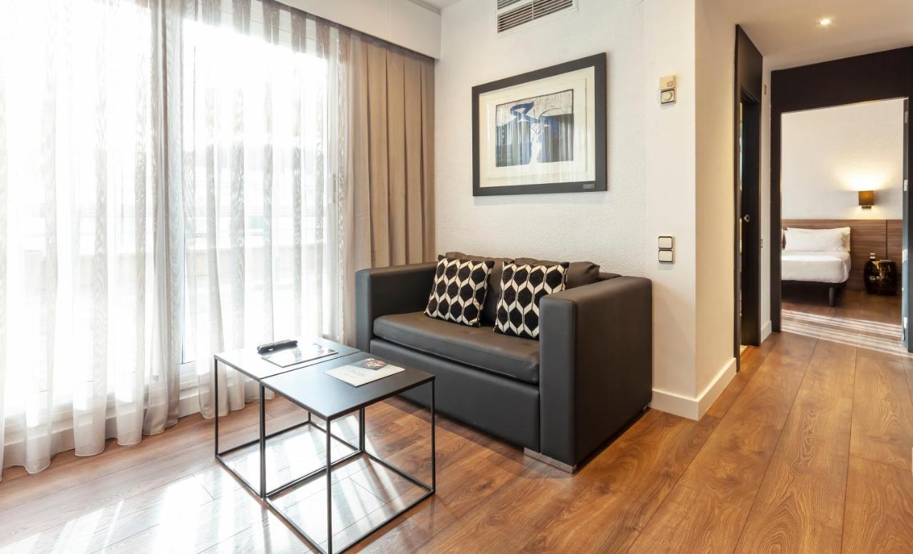 เดอร์บี Hotel บาร์เซโลนา ภายนอก รูปภาพ