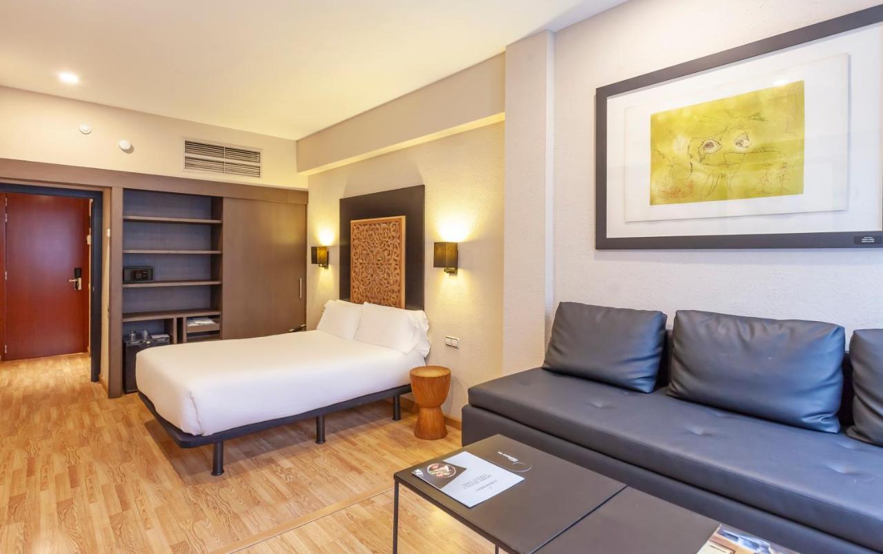 เดอร์บี Hotel บาร์เซโลนา ภายนอก รูปภาพ