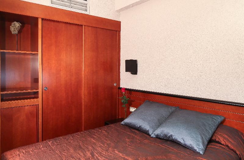 เดอร์บี Hotel บาร์เซโลนา ภายนอก รูปภาพ